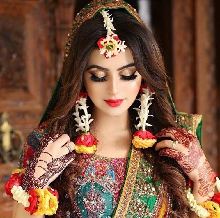 10 Best Indian Bridal Hairstyles for Long Hair  Vanitynoapologies  Indian  Makeup and Beauty Blog