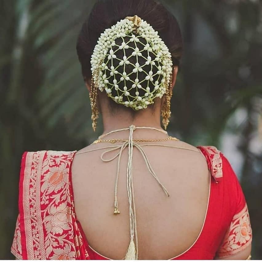 25 Gorgeous Gajra Hairstyles, Plus DIY Tutorials | Hair styles, Bridal hair,  Bridal