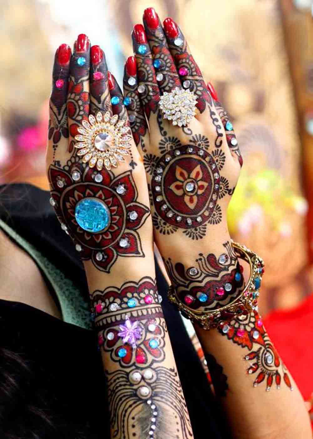 Mehndi female hand hi-res stock photography and images - Page 18 - Alamy