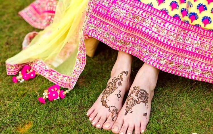 side-leg-mehndi-designs - ShaadiWish