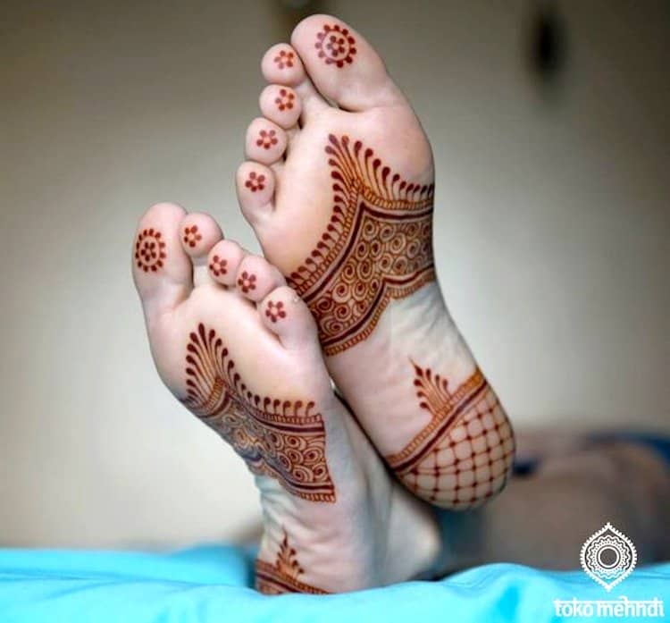 12 Simple & Beautiful Leg Mehndi Design for All Festive Season