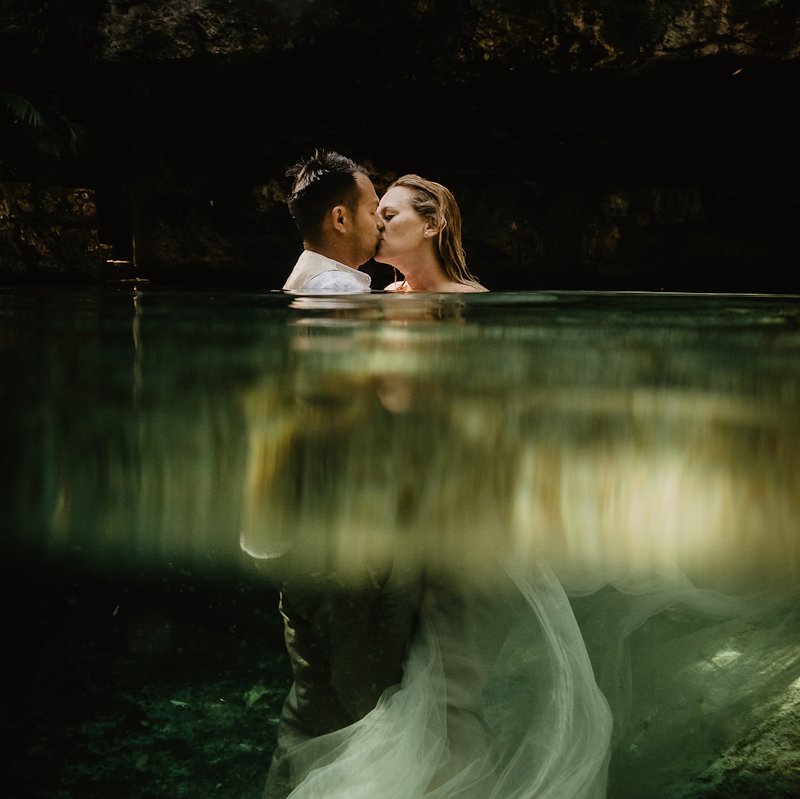 11+ Stunning Underwater Photoshoot Ideas For Your Pre