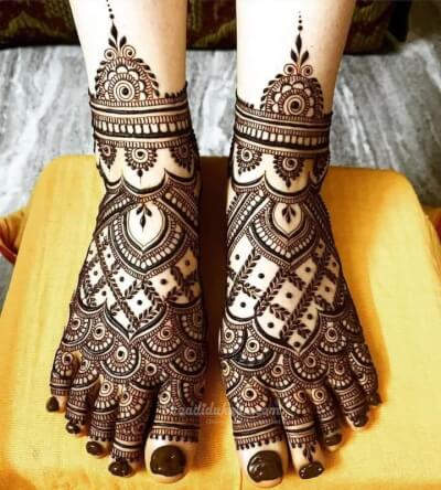 Mehndi Artist 