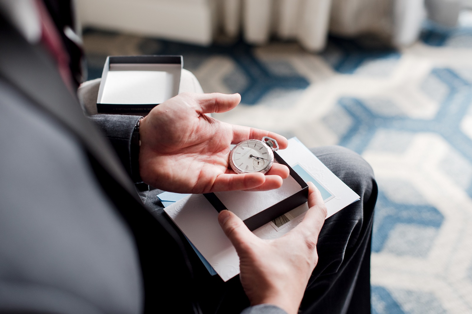 18 Cool Gadget Gifts Ideas for Groom On His Wedding