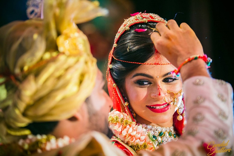 31+ Enchanting Photographs That Illustrate Sindoor Moment