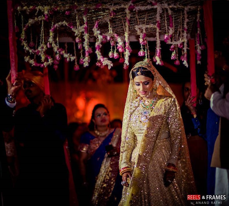 Beautiful Pholon Ki Chaddar Ideas for Bridal Entry