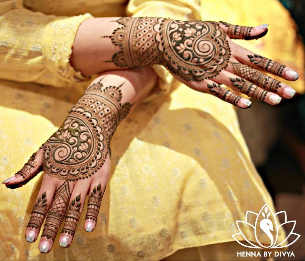 Beautifully Made Cashew Mehendi Design With Lotus Flower Inside