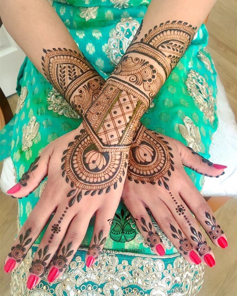 10 Trendy Heart Shaped Mehndi Designs for Every Occasion