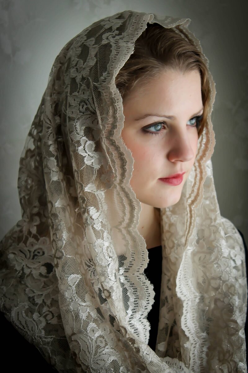 Elegant Christian Bridal Veil Designs For The Special Day!