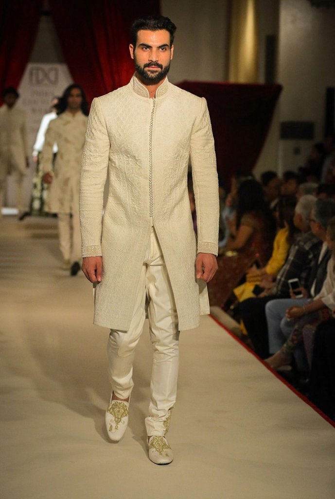 25 Most Swoon-worthy Fashion Moments from #AmbaniWedding  Wedding dresses  men indian, Indian groom wear, Groom dress men