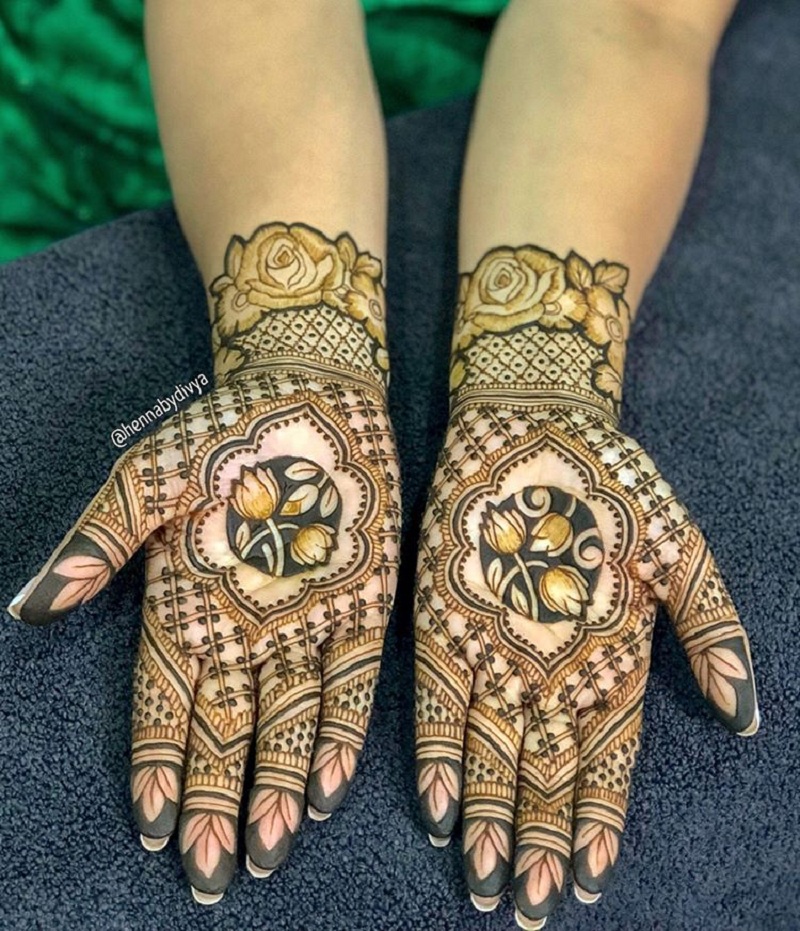 Cut work flower mehndi design | Cut work flower mehndi design for front hand.  #flowers #mehndi #mehendi #flowermehndi #mehndivideo #hennavideo | By  Ummi's Mehndi | Days have blurred ever since you came