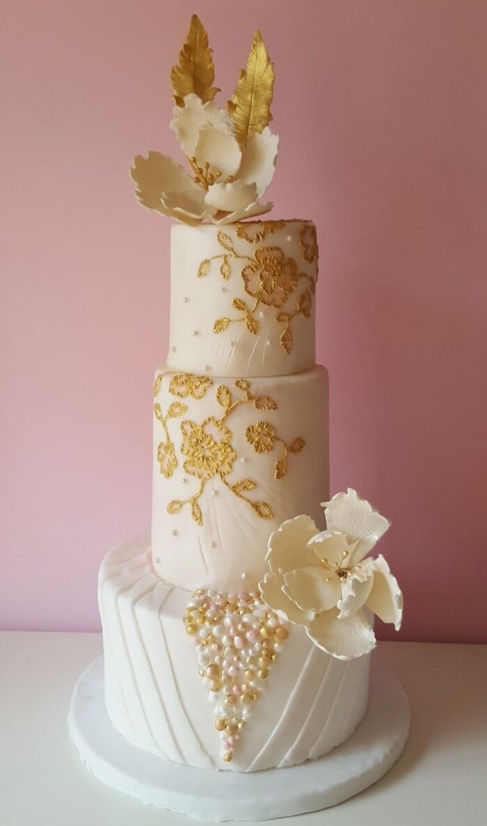 A classic engagement cake with white embellishments. ❤ . . #weddingcakes  #engagementcake #whiteengagementcake #elegantweddingcakes… | Instagram