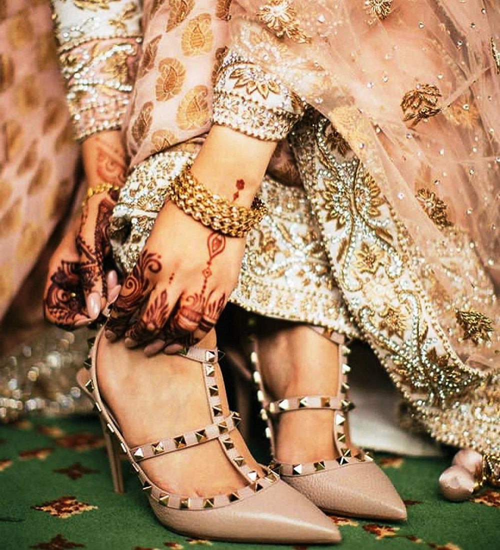 Fancy Golden Sandals shoes for bridal - bridal shoes design - low/high heel  wedding shoes collection - YouTube