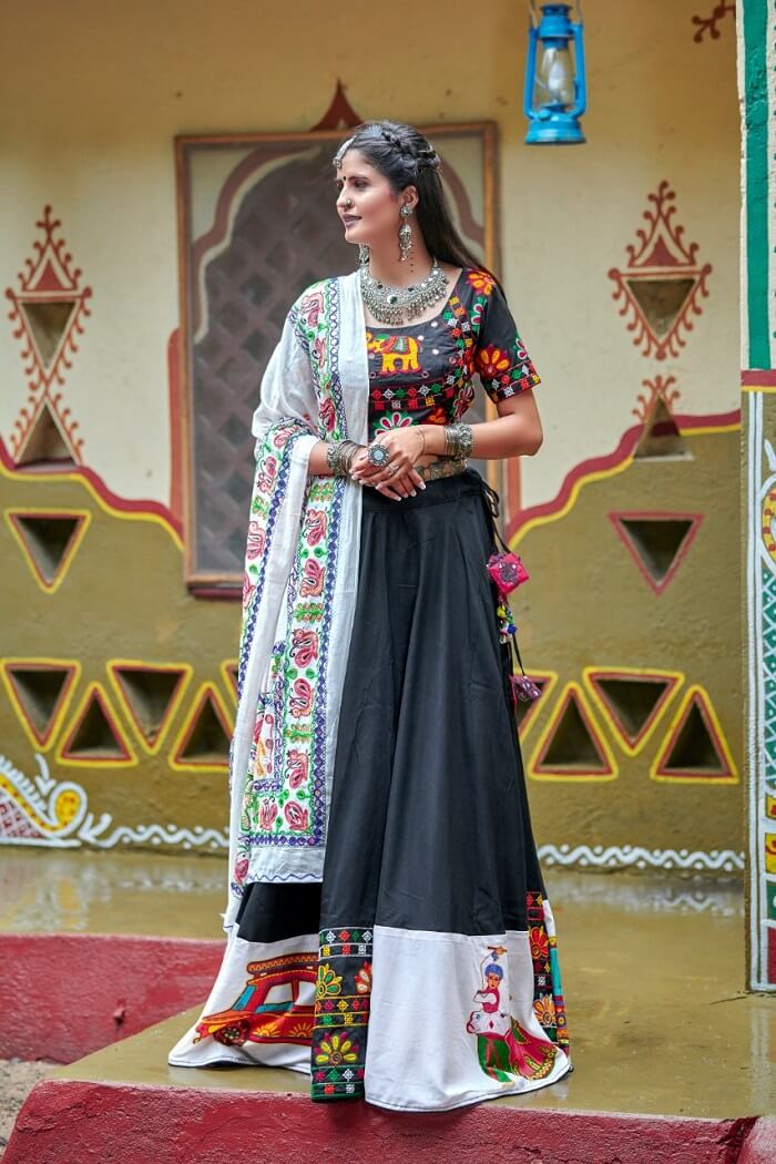 Buy Orange Chanderi Silk Print And Embroidery Phulkari Noor Lehenga Set For  Women by Seema Nanda Online at Aza Fashions.
