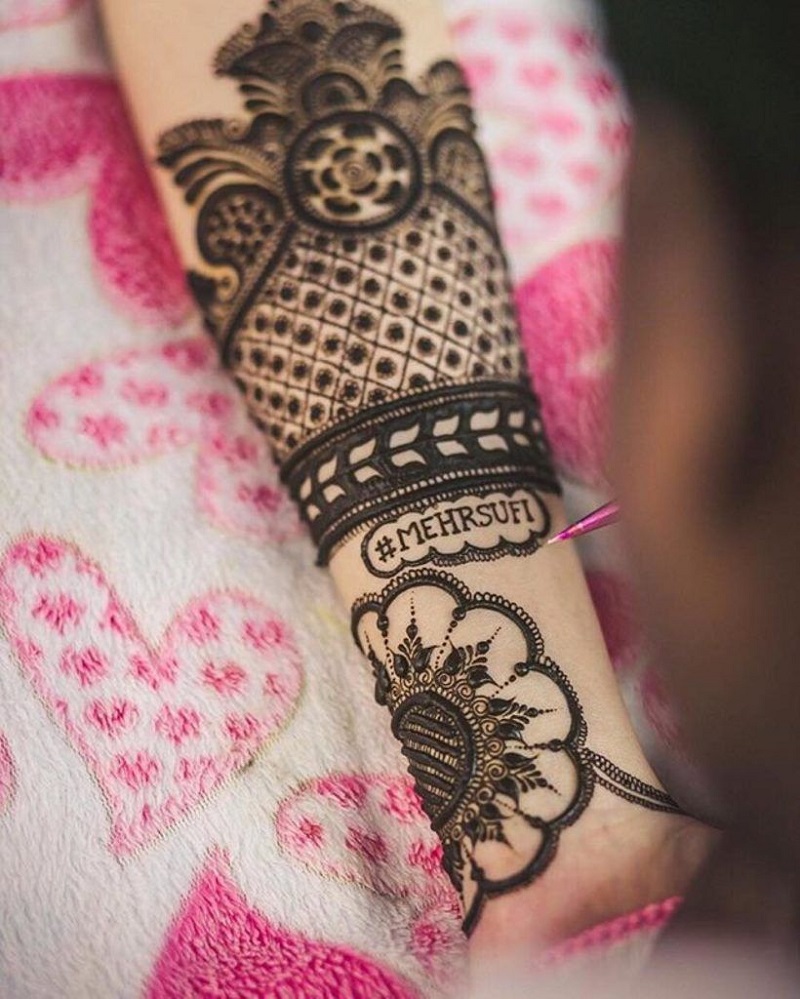 Karwa Chauth Mehndi Designs Photos & Inspirations | Rajasthani mehndi  designs, Wedding mehndi designs, Karva chauth mehndi designs