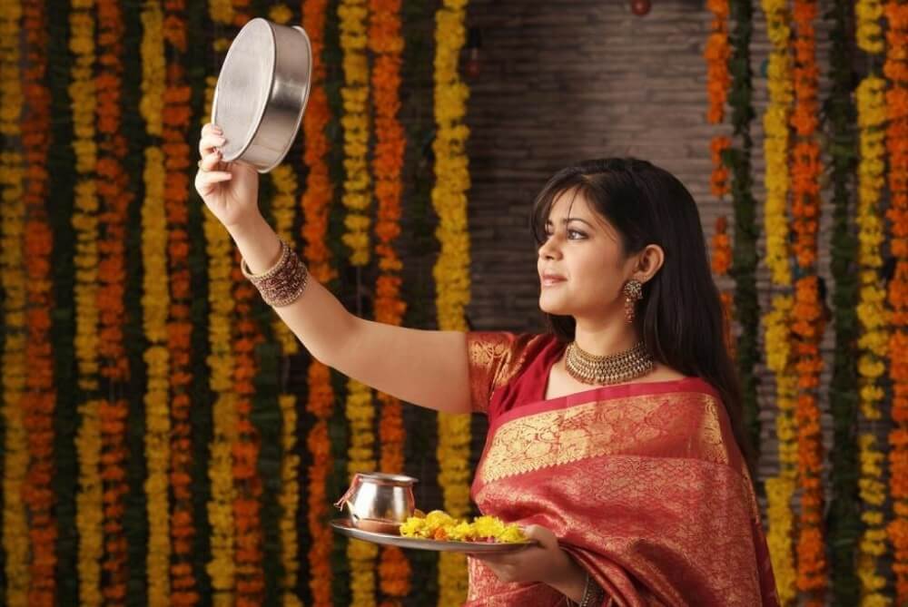 Image of Indian Woman In Traditional Dress Seeing Her Husband Or Partner  Through Sieve During Hindu Indian Religious Karwa Chauth Festival At  Home.-PO931843-Picxy