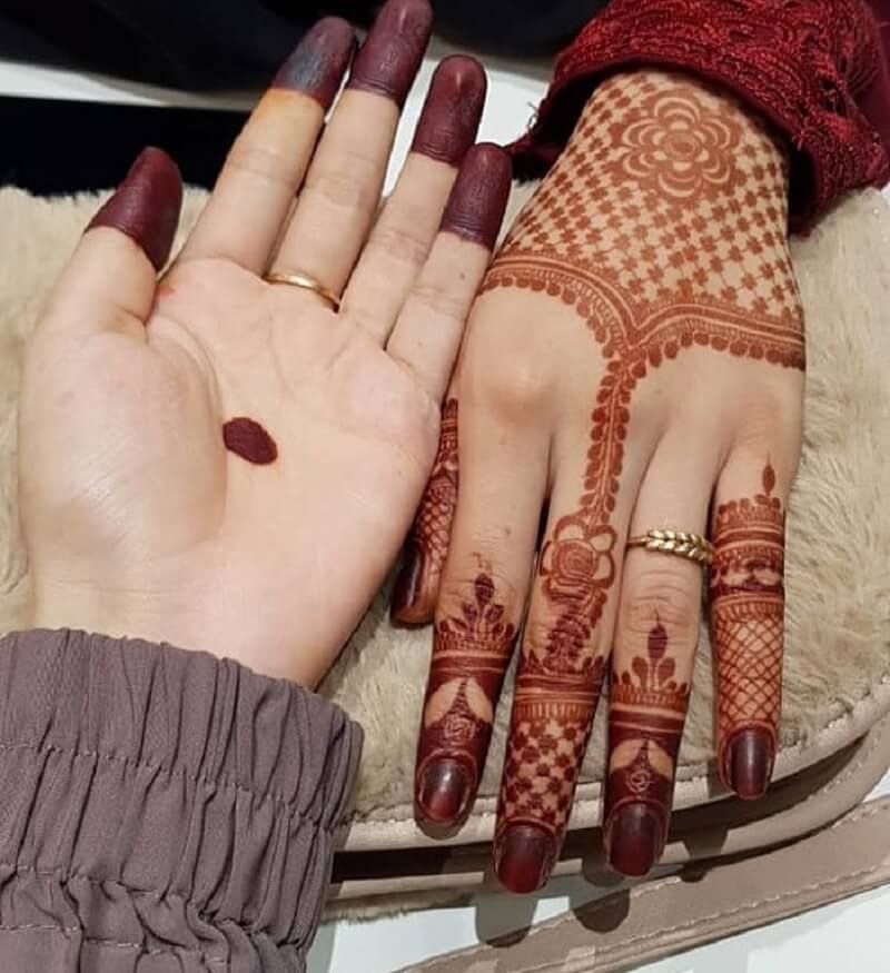 Karwa Chauth Mehndi Design 2021 | करवाचौथ के मौके पर अपनी खूबसूरती में  लगाएं चार-चांद, इन लेटेस्ट मेहंदी डिजाइन के साथ | Navabharat (नवभारत)