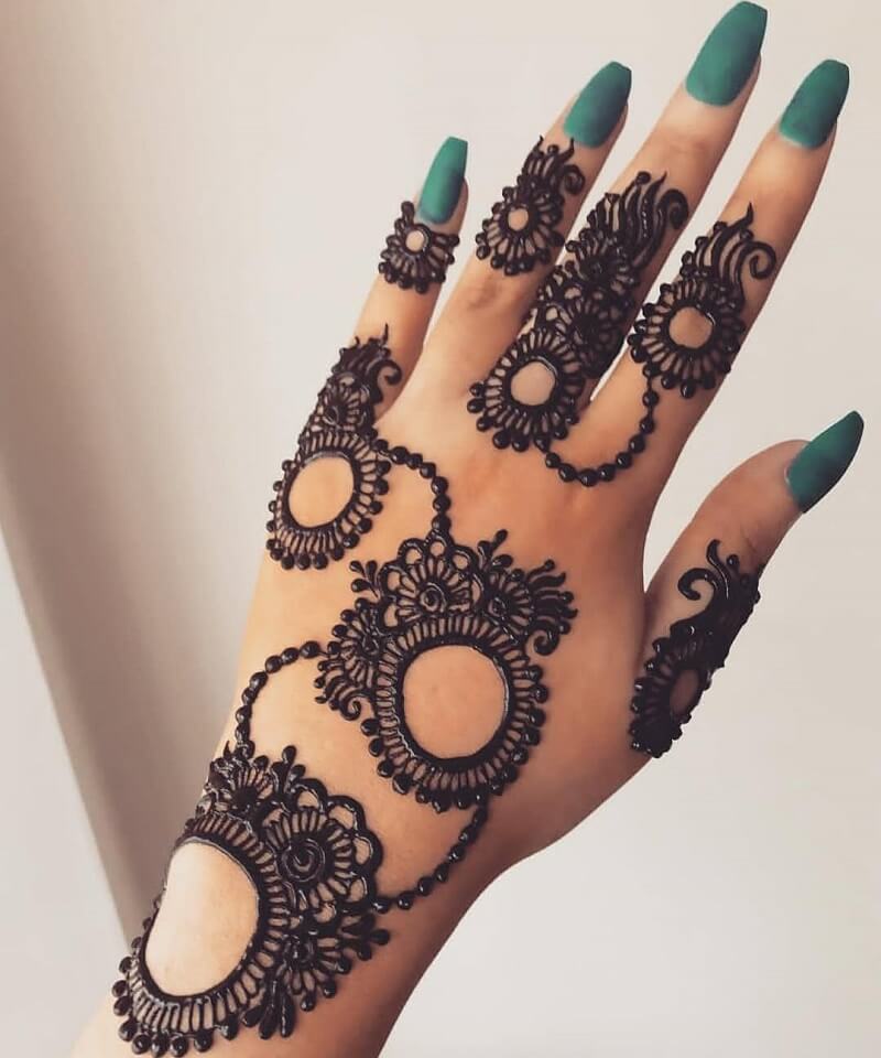 51 Fascinating Karwa Chauth Mehndi Designs For Newlywed Brides