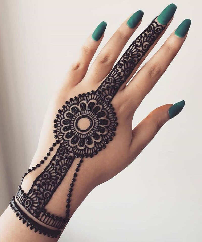 51 Fascinating Karwa Chauth Mehndi Designs For Newlywed Brides