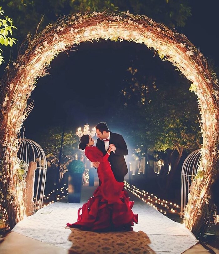 Master These 10 Wedding Poses for Natural Photos