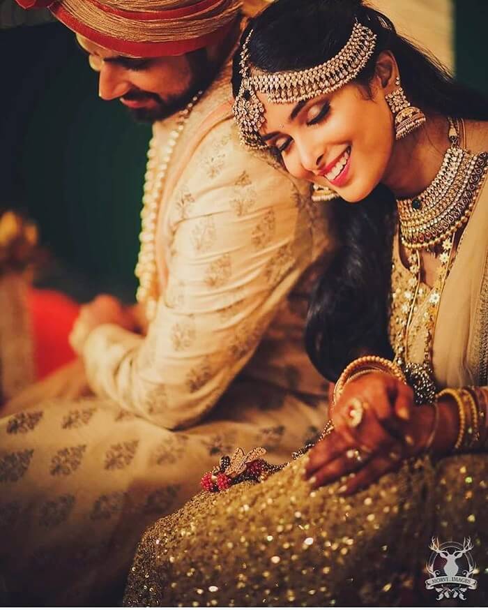 wedding-poses-and-pre-wedding-photography-poses-Indian-couple (1) -  FashionShala