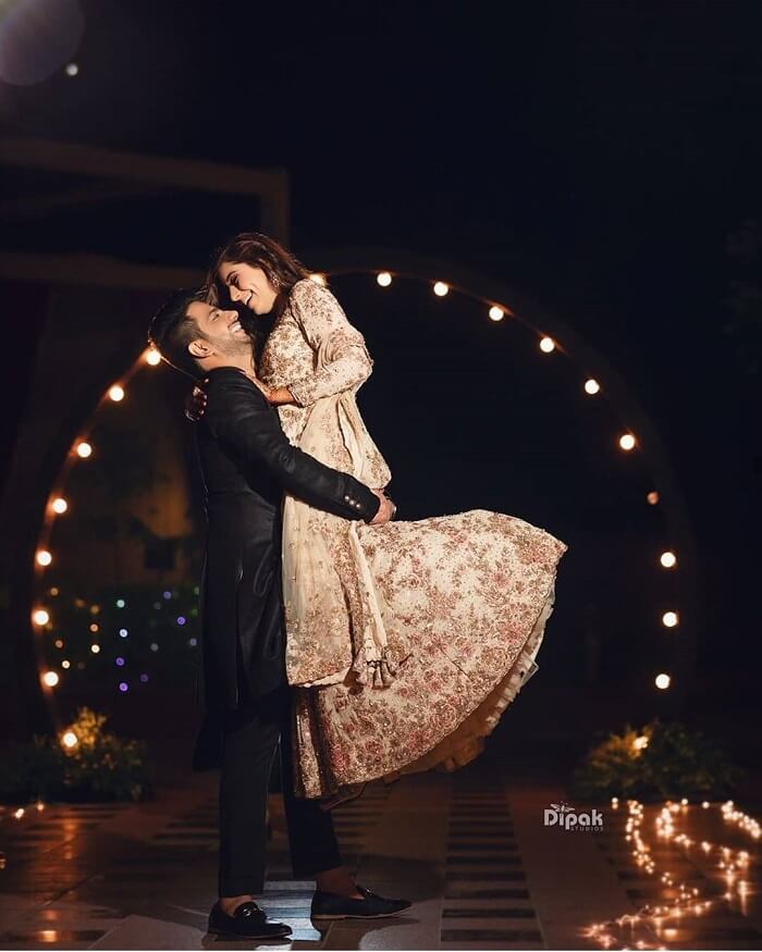 28 Picture Perfect Wedding Poses For Indian Couples To Try - Eternity