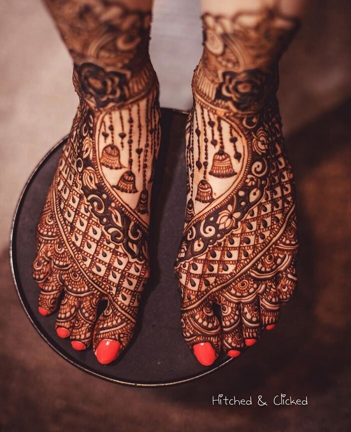 31 Dainty Engagement Mehndi Designs For Bride 3445