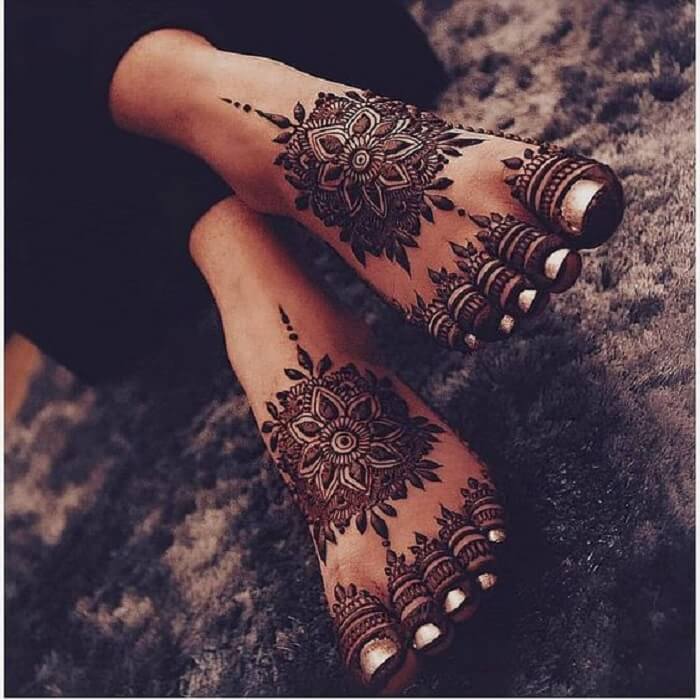 100+ Trending Finger Mehndi Designs for Brides and Bridesmaids