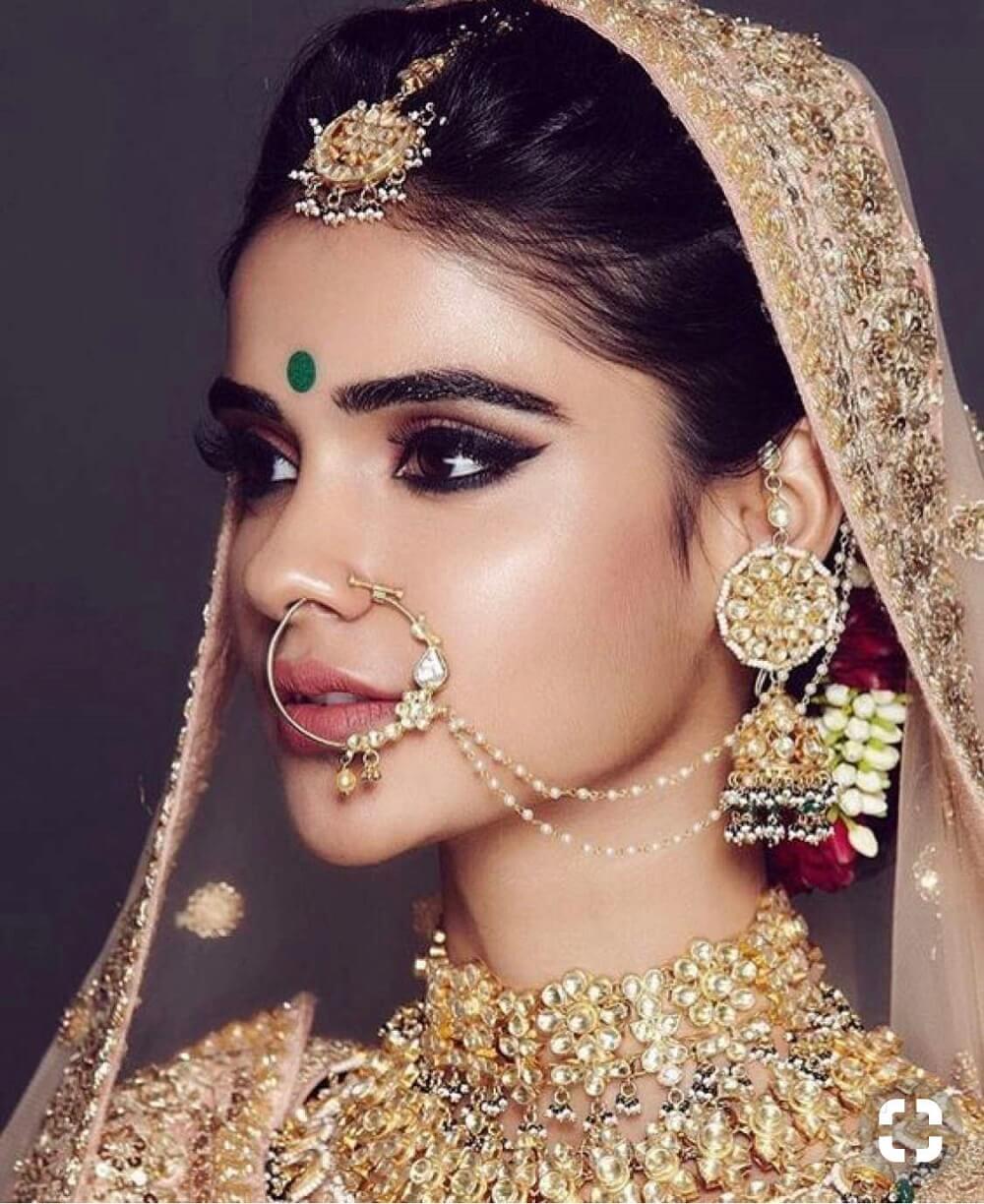 1000px x 1224px - 19 Dazzling Real Brides That Slayed in the Nude Makeup Look
