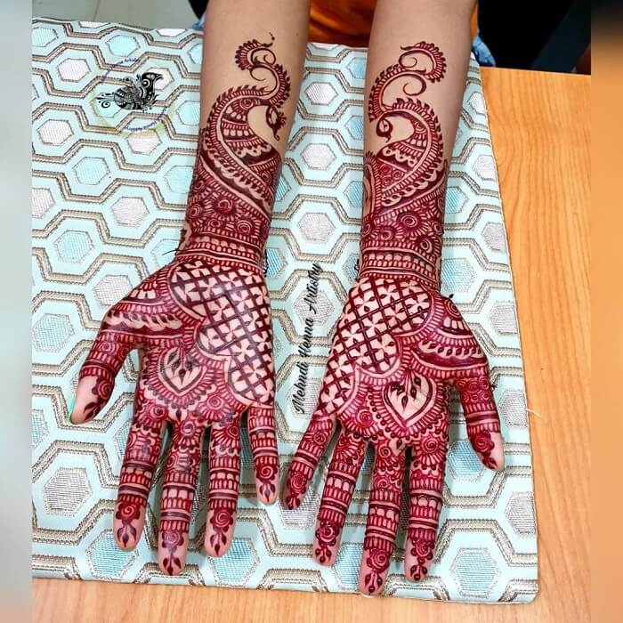 31 Dainty Engagement Mehndi Designs For Bride 4968