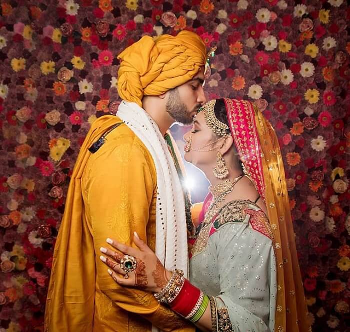 40 Cute Couple Photography Poses to Try at Your Wedding