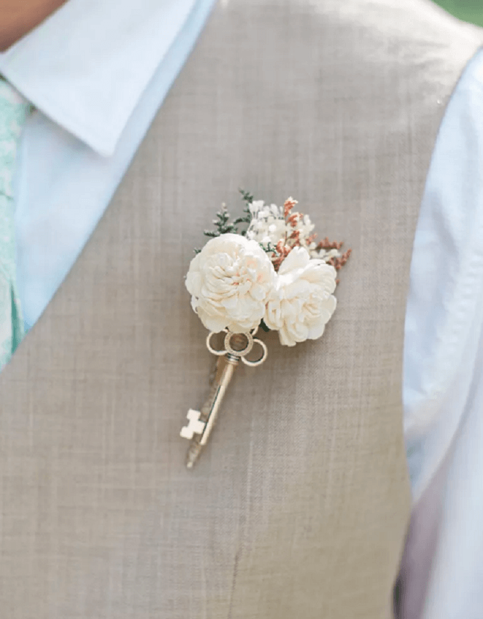 Should The Groom S Boutonniere Be Different