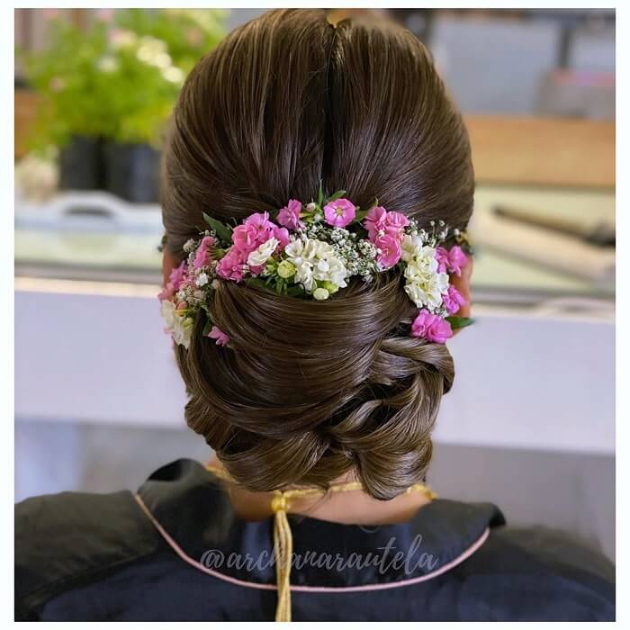 10 Beautiful Floral Hairstyles for Brides and Bridesmaids | Bridal Look |  Wedding Blog