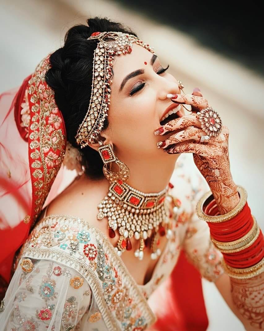 100+ Bridal Poses Ideas To Nail Your Wedding Day Shoot