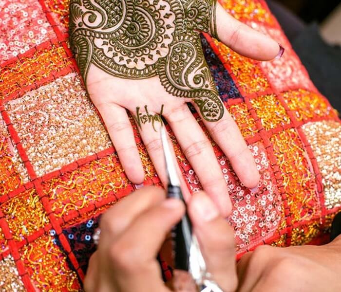 31+ Unique 'Bridal Mehndi Hand' Portraits That We Absolutely Love |  WeddingBazaar