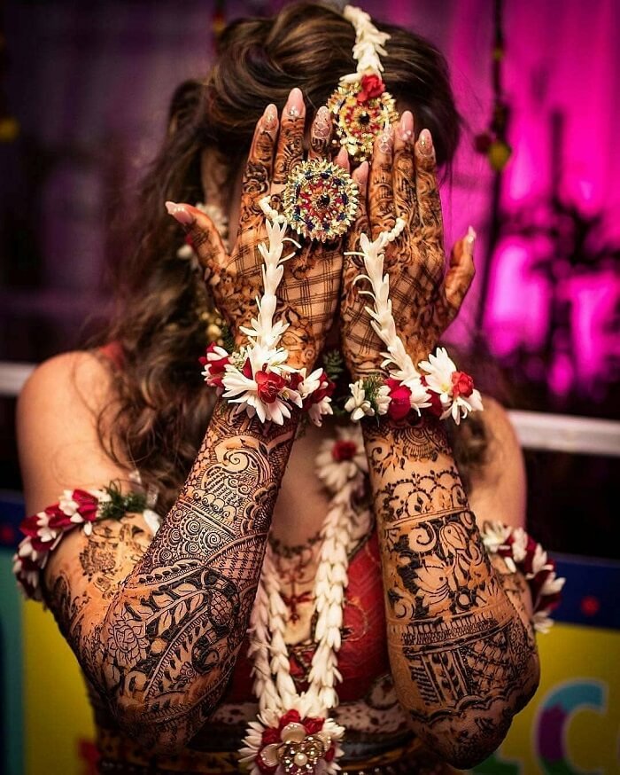 Simple and trending Dulhan mehndi designs for Indian wedding. | Bridal  mehendi designs, Indian bride outfits, Bridal photography poses