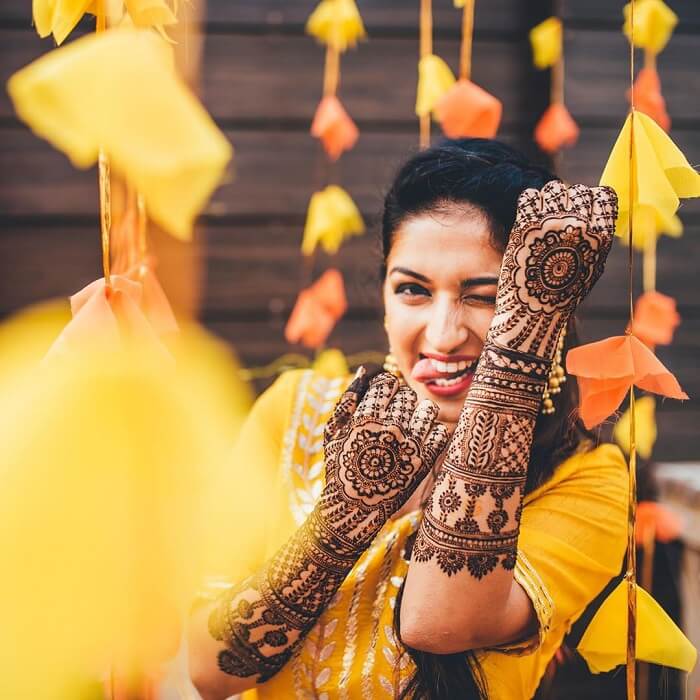 Trending #MehendiPoses Every Bride-To-Be Should Bookmark! | Indian wedding  photography poses, Mehendi photography, Wedding photography bridal party