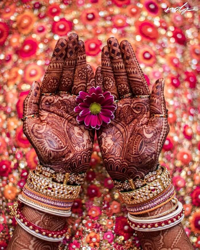 Warm & Joyous Mehendi Ceremony Photo Ideas You Wouldn't Want to Miss |  WeddingBazaar