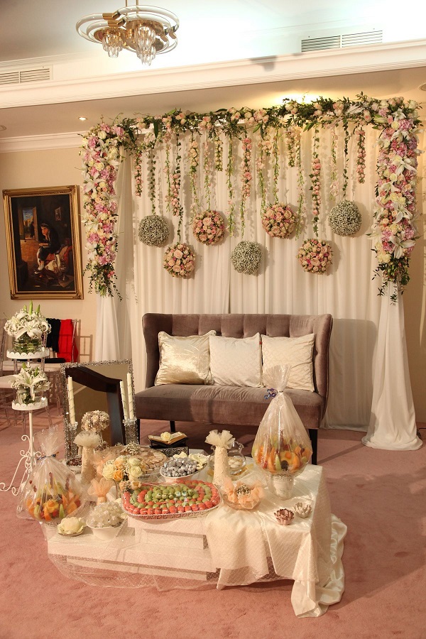 Simple Stage Decoration Ideas For Engagement : Decoration Stage ...