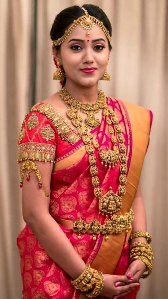 😍FOCUS ON BRIDE: Coz shying is not her style✨ Bride in Amazing Saree Gown.  More information on W… | Indian bride photography poses, Bride photos poses,  Bride poses