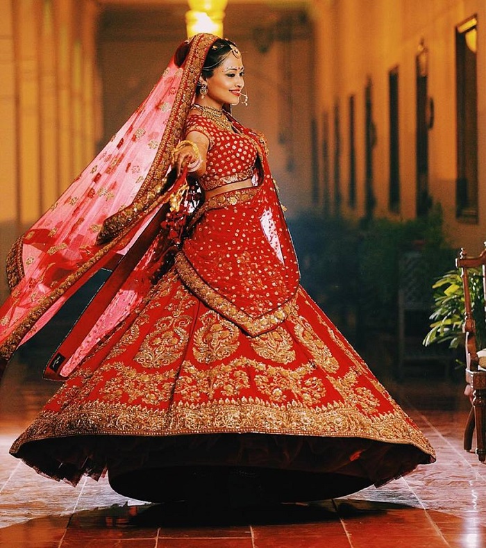 10 Must Have Solo Poses For Indian Brides In Their Wedding Lehenga - Amar  Ujala Hindi News Live - हर दुल्हन को जरूर देने चाहिए ये 10 पोज, तस्वीरें!