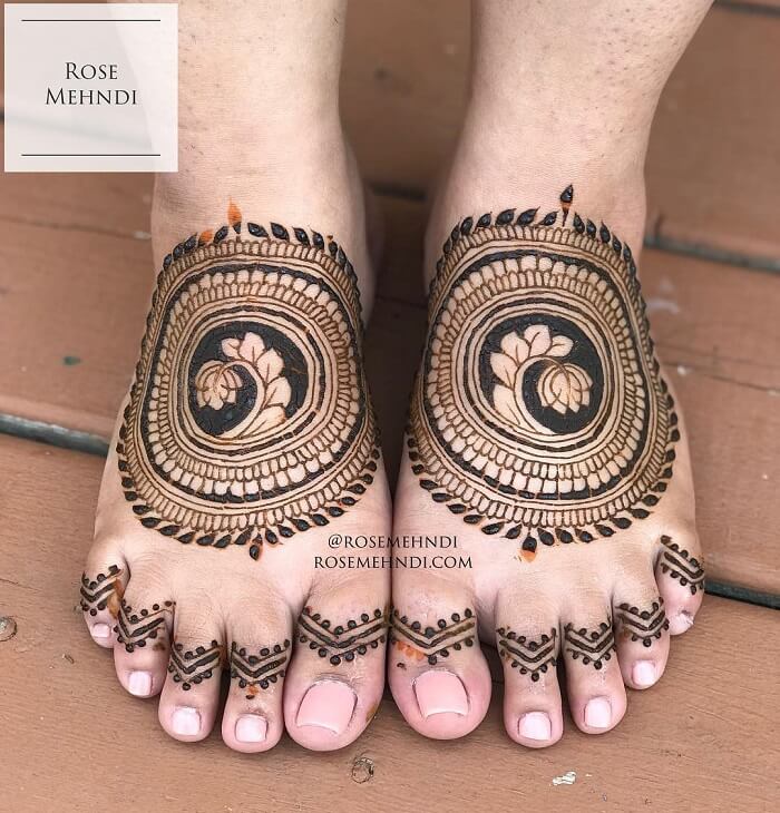 25+ Fresh & Stunning Foot Mehndi Designs for the Modern Brides |  WeddingBazaar