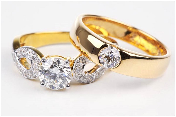 30 Stunning Gold Engagement Ring Designs For Couple