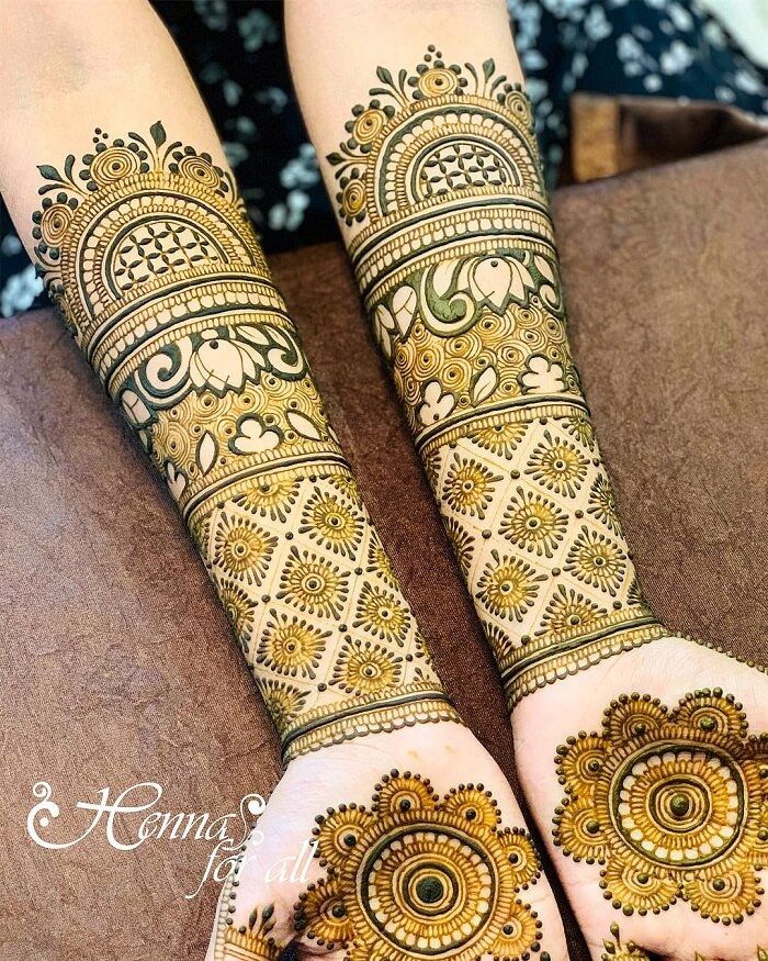 The Most Elegant Minimal Bridal Mehndi with Palace tops followed by  elephant belts , lotus belts and a beautiful Wedding procession in the… |  Instagram