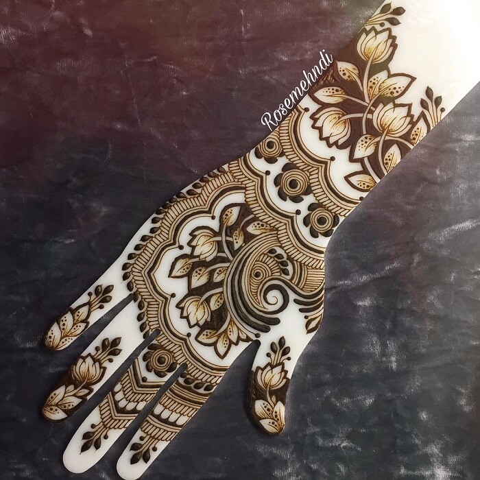 Cut work flower mehndi design | Cut work flower mehndi design for front  hand. #flowers #mehndi #mehendi #flowermehndi #mehndivideo #hennavideo | By  Ummi's Mehndi | Days have blurred ever since you came