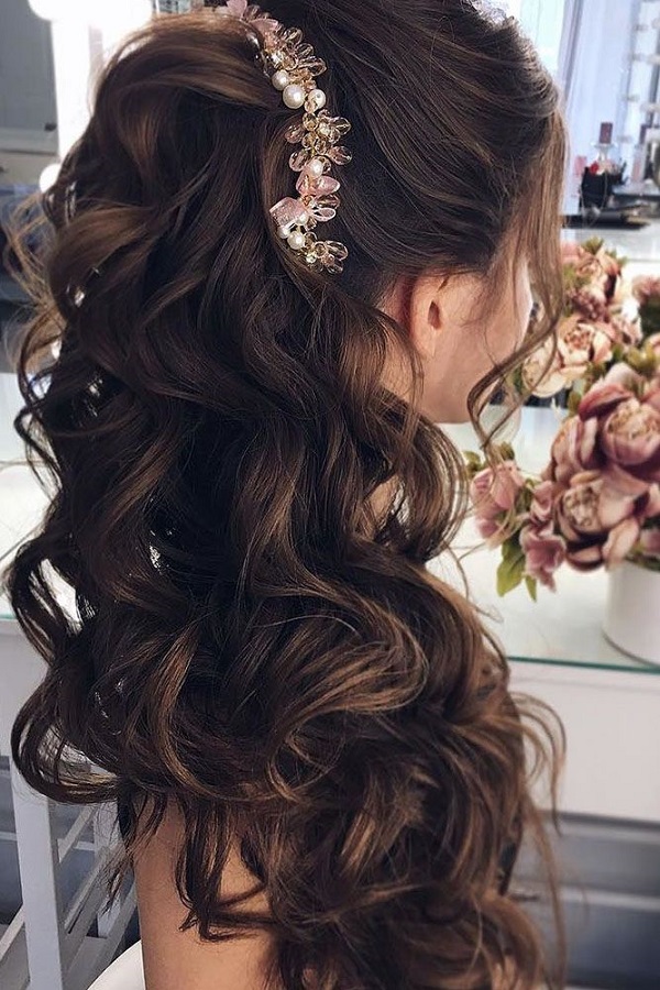 Curly Hairstyle For Brides That Are Perfect To Flaunt At Big-Fat Indian ...