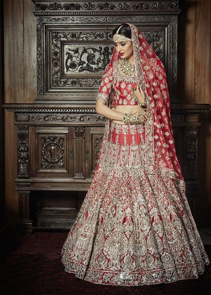 Stunning Bridal Looks For Weddings With Heavy Bridal Lehengas