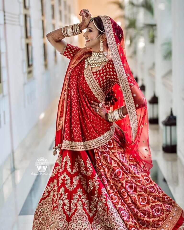 51 Bridal Poses With Dupatta (Veil Shots) For This Wedding Season - Wedbook