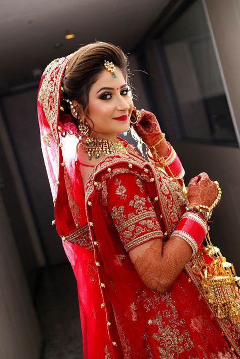 Poses for best photos in a wedding lehenga – houseofpanchhi