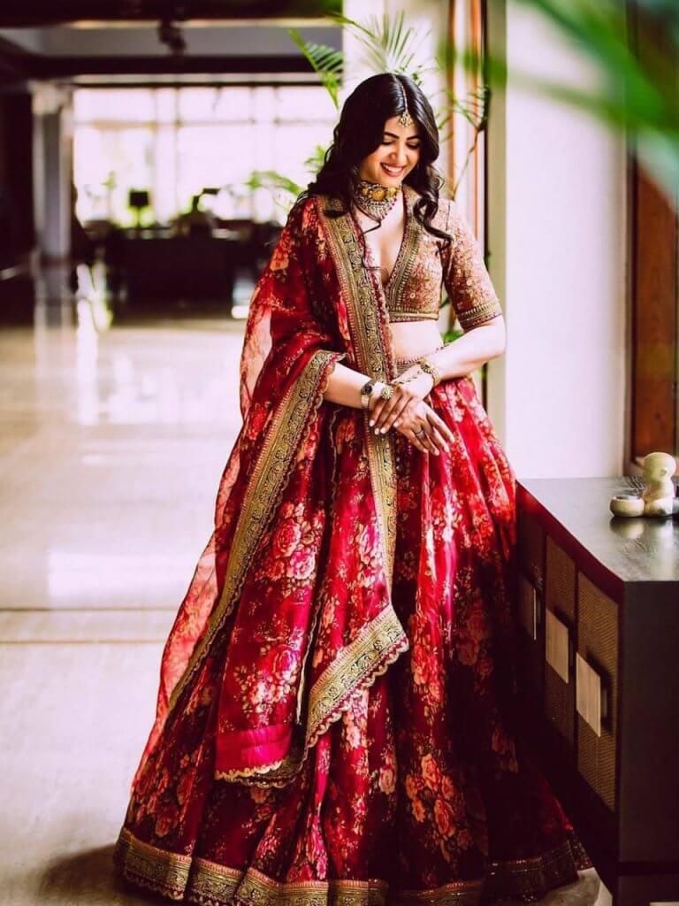 Bridal #Dulhan #cute #Beautiful #Girl #Stylis #intagram | Bride photos poses,  Indian bride poses, Photo poses for couples